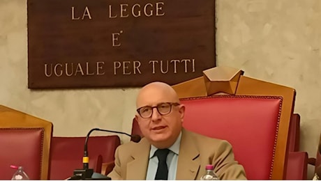 La sfinge di Palazzo d'Orleans: Schifani e l'educazione all'abbastanza