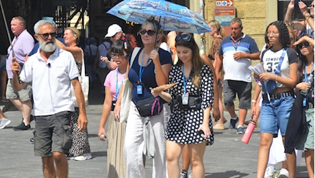 Caldo record in Toscana, notti tropicali e codice rosso a Firenze fino al 19 luglio
