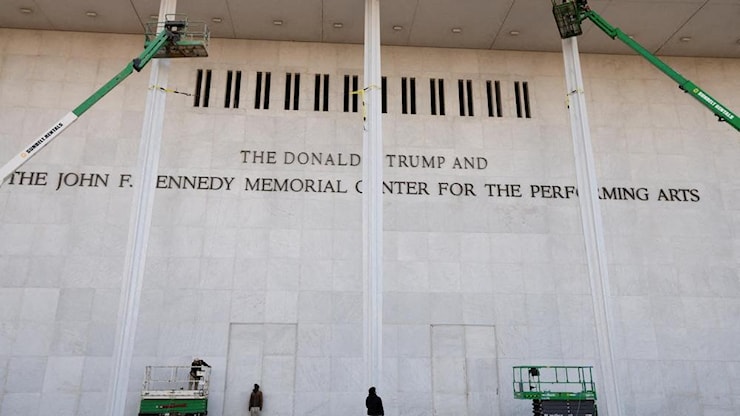 Kennedy Center, via il nome di Trump dalla facciata - RSI Radiotelevisione svizzera