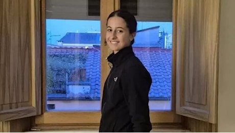 Carolina fermata per una felpa nera: il caso arriva in Parlamento