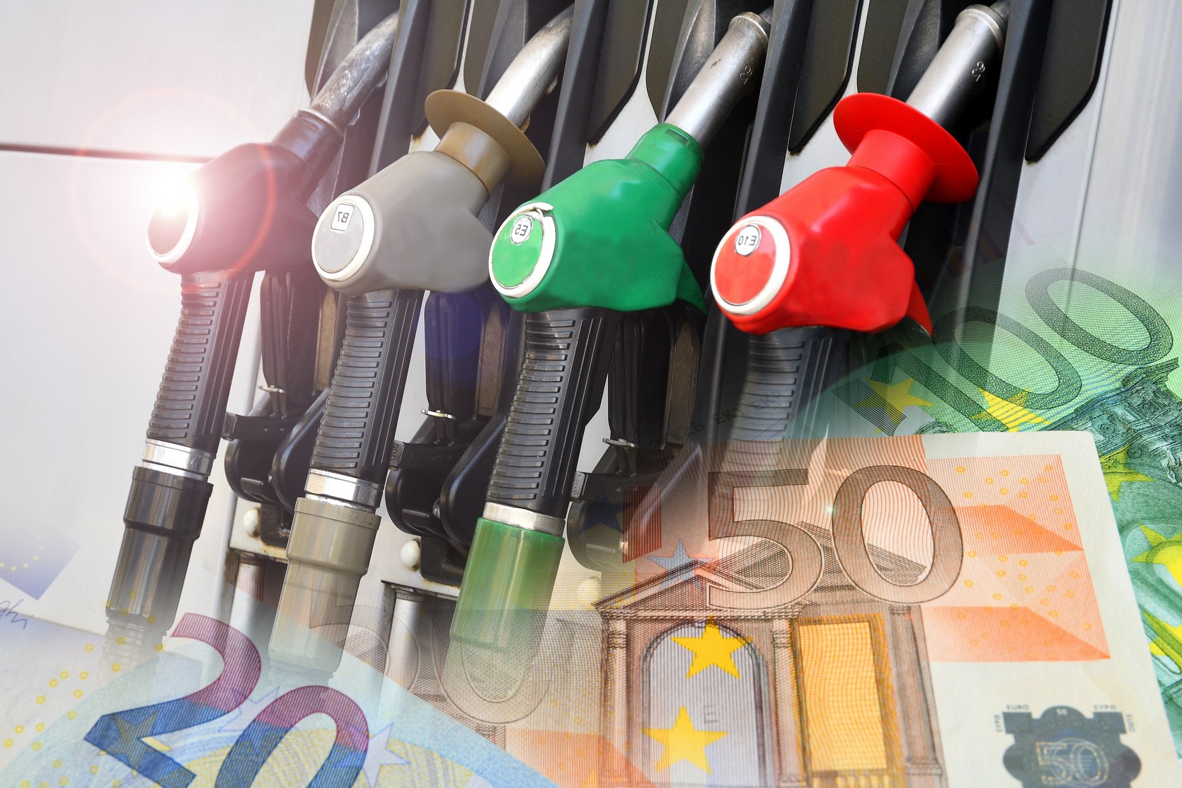 Prezzi in aumento per benzina e diesel, schizzano petrolio e prodotti raffinati | Quattroruote.it