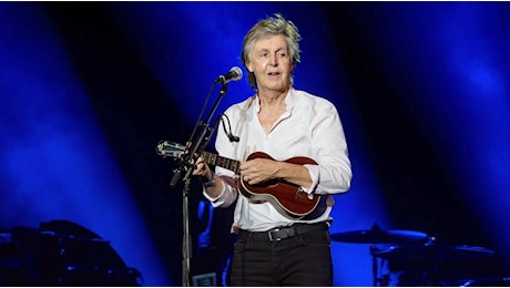 Paul McCartney protesta per i film sui Beatles: «È troppo basso!»