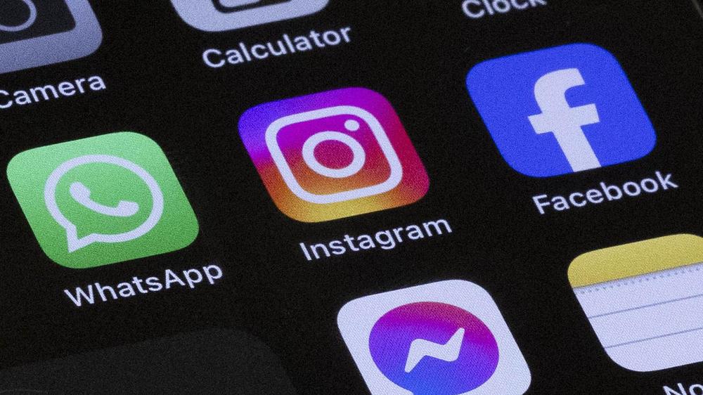 Facebook e Instagram down, blackout globale per gli utenti di Meta. Il messaggio di errore:Account non disponibile"
