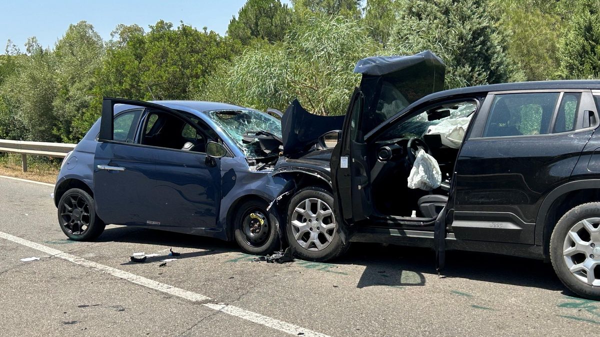 Cagliari, frontale tra due auto: morti nell'impatto due uomini di 46 e 38 anni