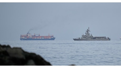 Petroliera colpita nello stretto di Hormuz: nuovi attacchi USA-Iran