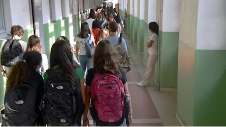 Rocchetta Tanaro, l'allarme bomba arriva via mail e la scuola chiude per un giorno