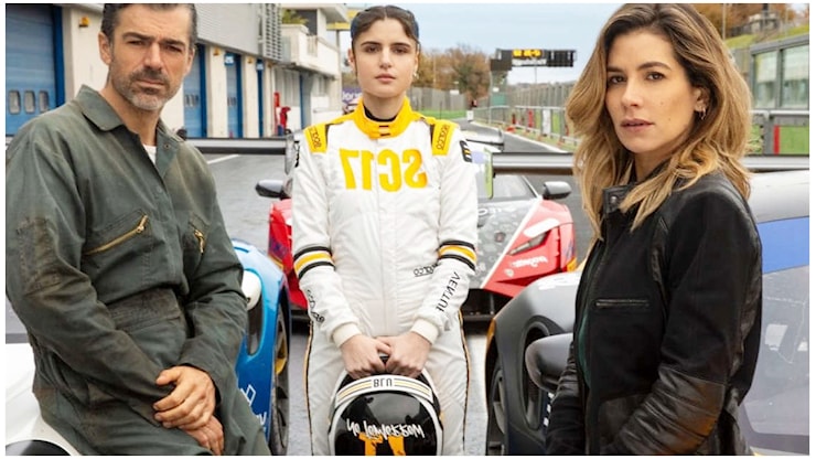 Motorvalley, il primo teaser trailer rivela il pilota in crisi interpretato da Luca Argentero - SofiaOggi.com