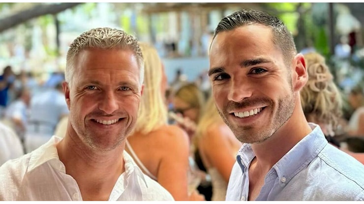 Ralf Schumacher si è sposato: nozze da fiction a Saint Tropez con il compagno Étienne. I look coordinati e gli auguri dell'ex moglie - Corriere Adriatico