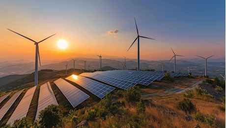Consumi elettrici da record a giugno, la domanda sfiora i 28 TWh. Calano le rinnovabili