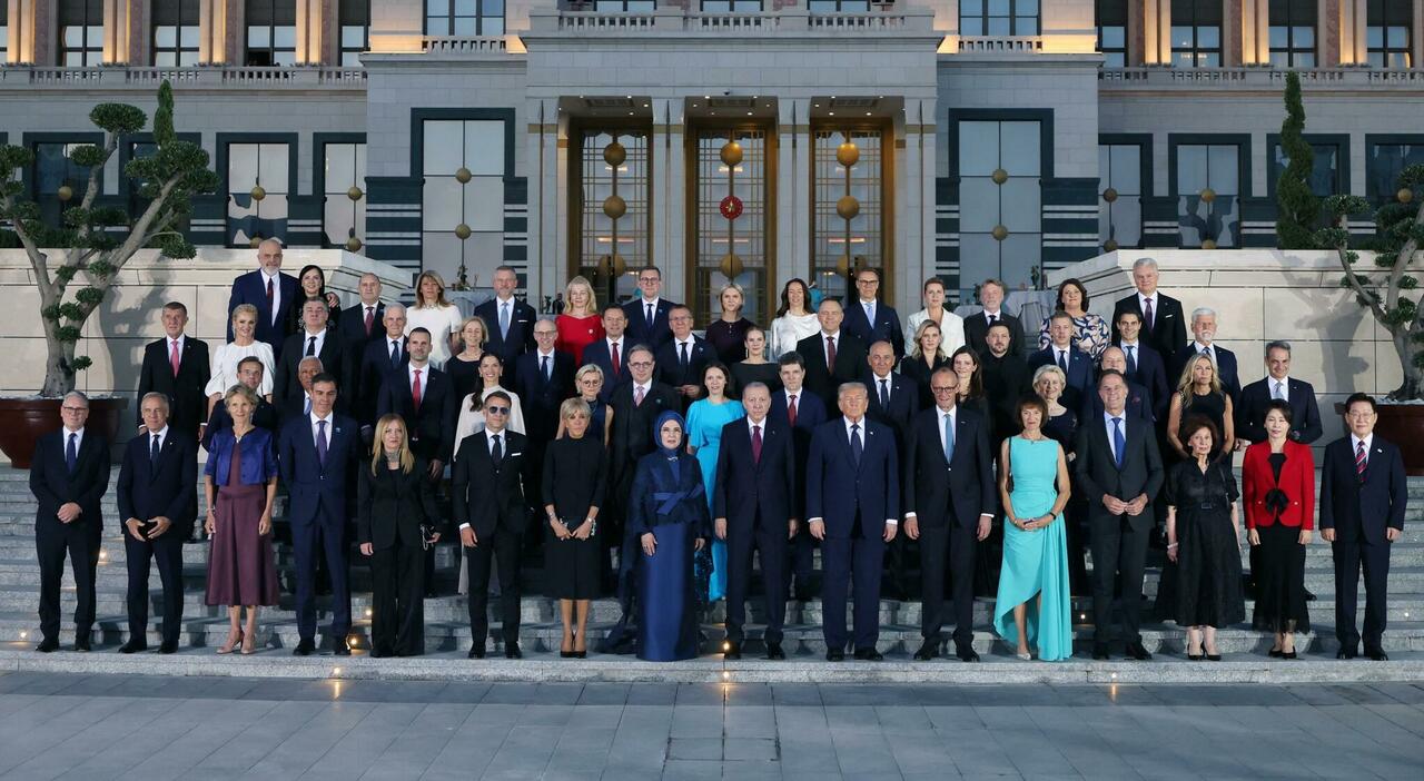 Vertice Ankara, Meloni su Trump: «Rapporti cordiali». Il presidente Usa: «Lei mi piace ma non c'è stata per noi sull'Iran. L'Italia e la Germania ci hanno voltato le spalle»