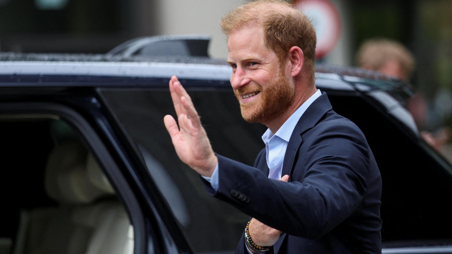 Harry accetta l’invito di Carlo, ma per Buckingham Palace è tardi: salta tutto ed è di nuovo gelo