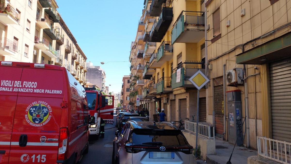 Palermo, un uomo ucciso a coltellate. Coinquilino si barrica e apre il gas