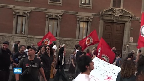 Milano, manifestazione per Fakir: corteo e slogan contro la polizia