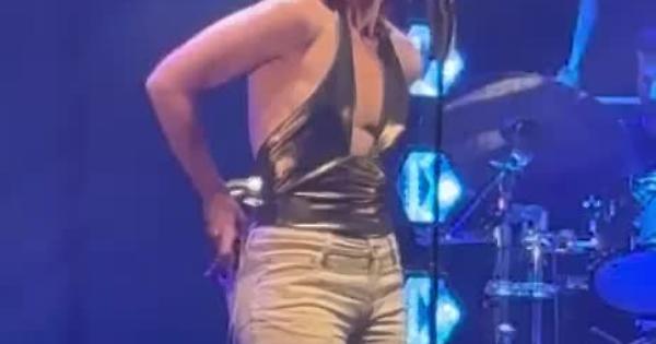 Noemi cade dal palco e finisce in ospedale: stop di 4 settimane e tour sospeso
