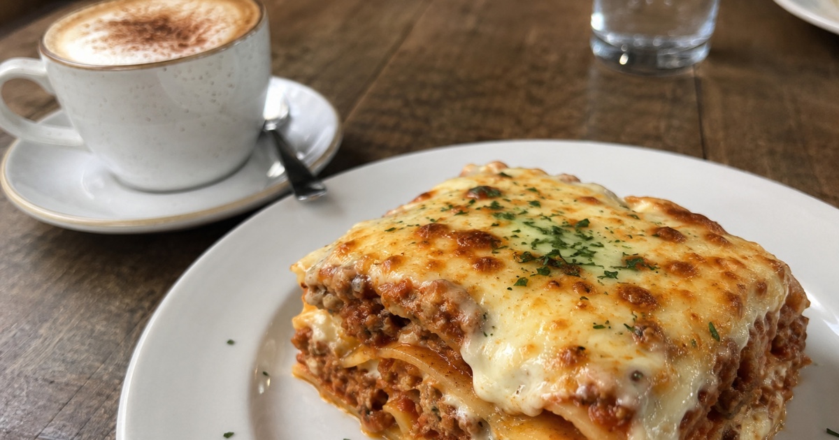 Non ordinate il cappuccino dopo la colazione. Non ordinatelo proprio al ristorante. E la pasta non è mai un contorno: la Bbc detta 7 regole ai turisti inglesi in vacanza in Italia