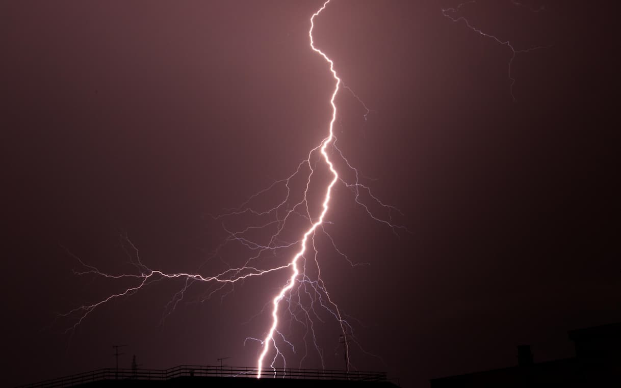Meteo, oggi ancora temporali e rischio grandine in diverse regioni: ecco dove