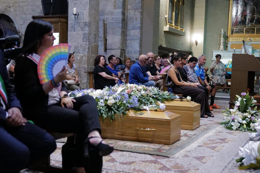 Funerali di Mirko Moriconi, l’omelia di don Silvio Righi: «Non eri tu quello sbagliato»