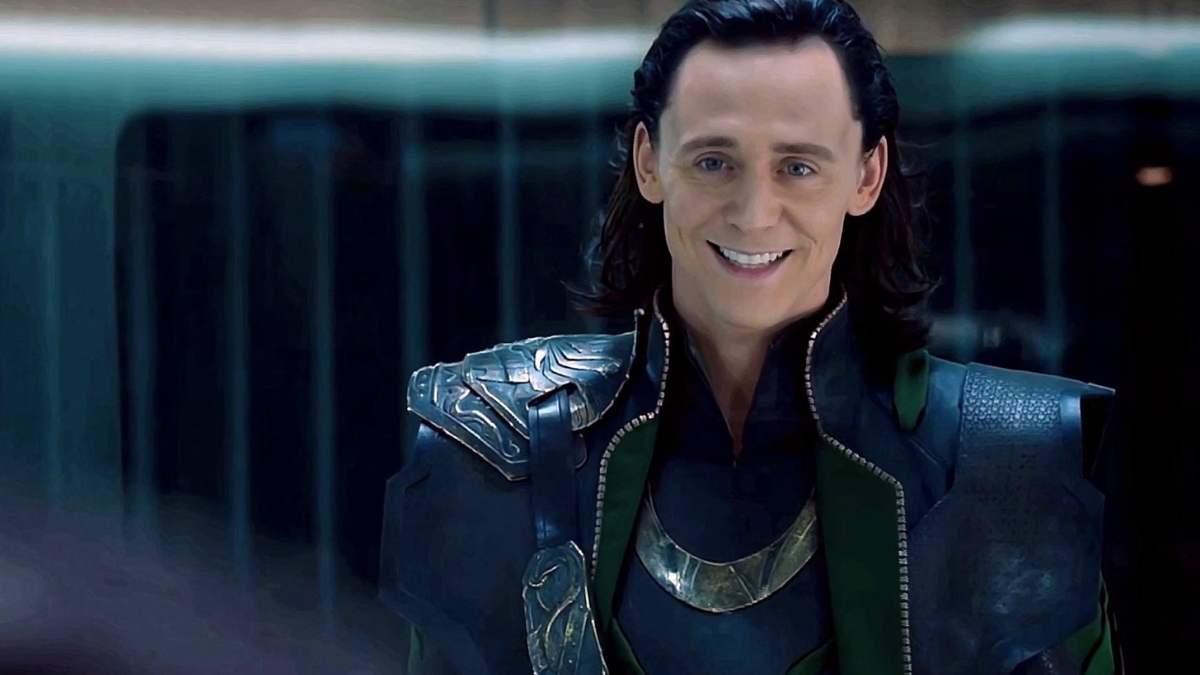 Avengers, Loki completamente reinventato nel nuovo film? L'indizio del tesserino