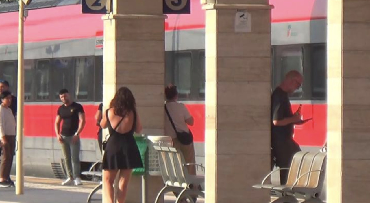 Salerno, treni ko per un sabotaggio: un'odissea per i viaggiatori