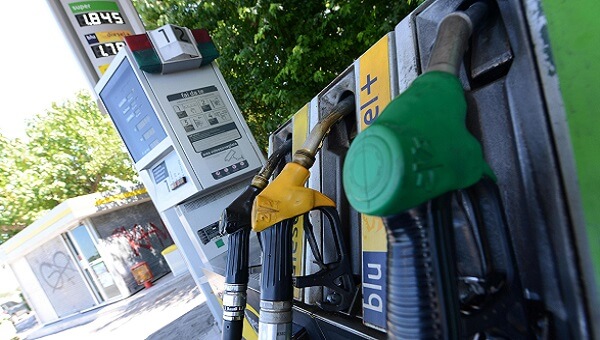 Carburanti, prezzi ancora in salita: gasolio oltre i 2 euro in dieci regioni