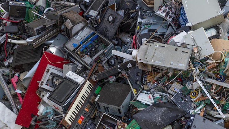 Riciclo dei rifiuti elettronici, italiani divisi tra buone intenzioni e cattive pratiche - la Repubblica