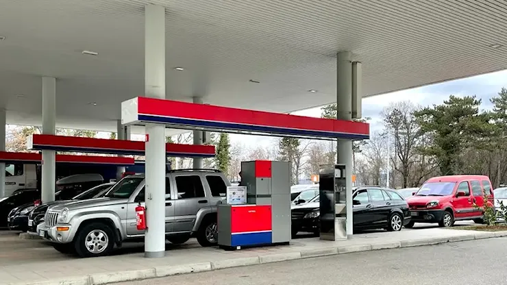 Carburanti, in Slovenia forte calo dei prezzi di diesel e benzina - Il Piccolo