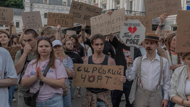 Kiev in piazza per Fedorov: “Alla Difesa vogliamo lui” - la Repubblica