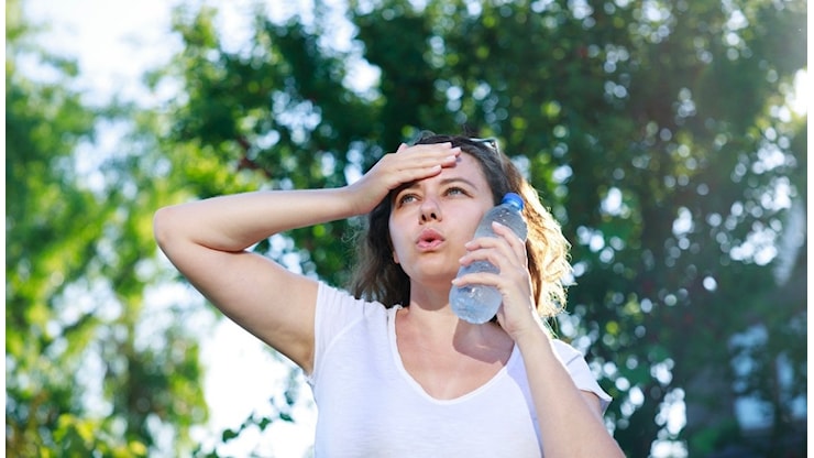 Ondate di calore, tutti i “falsi miti” da sfatare. Quanta e quale acqua, integratori e indicazioni UE - DiLei