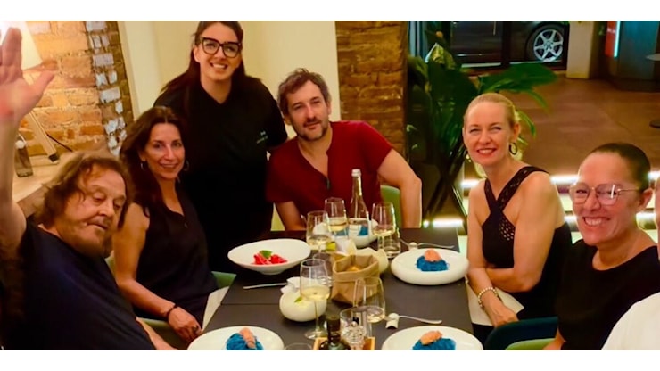 Zucchero a Messina sceglie ancora la cucina di Carlotta Andreacchio dopo il concerto: Gli spaghetti blu saranno storia - Gazzetta del Sud