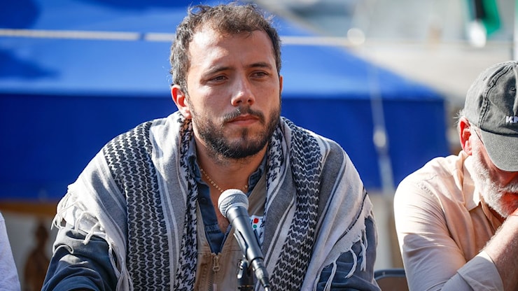 Global Sumud Flotilla, la lettera di Thiago Avila a sua figlia, dal carcere: «Non c'era niente di più pericoloso per te e per gli altri bambini che vivere in un mondo che accetta il genocidio» - Vanity Fair Italia