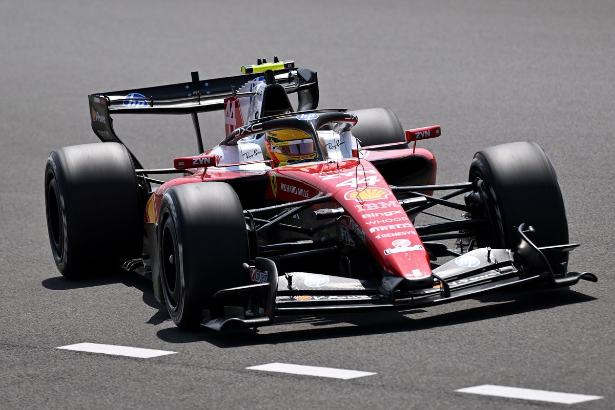 F1 | Hamilton accende la Ferrari e Silverstone: pole da sogno per la Sprint davanti ad Antonelli