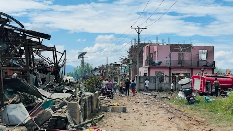 Myanmar, esplosione in un villaggio controllato dai ribelli: decine di morti - Corriere della Sera