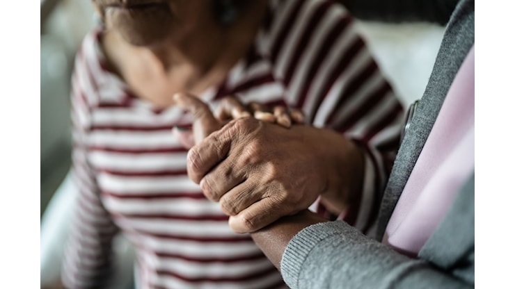 Parkinson, il caschetto a ultrasuoni contro i tremori: 10 pazienti curati a Napoli - Sky TG24