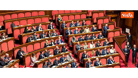 Meloni al Senato: «Non rimpiango il Muro di Berlino», standing ovation della maggioranza