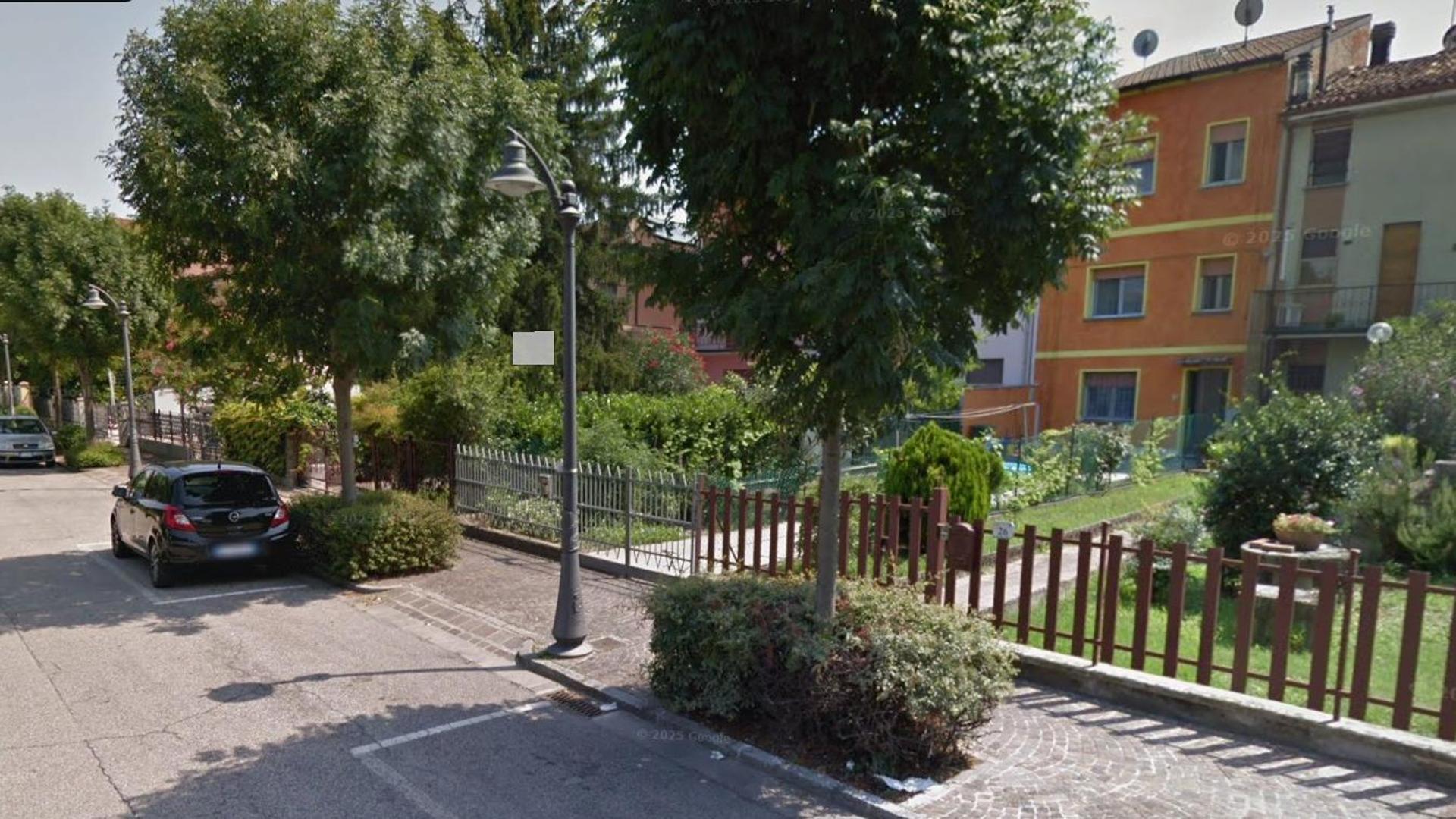 Muore sola in casa con la nipote di 7 mesi, i vicini sentono il pianto della bimba e la salvano