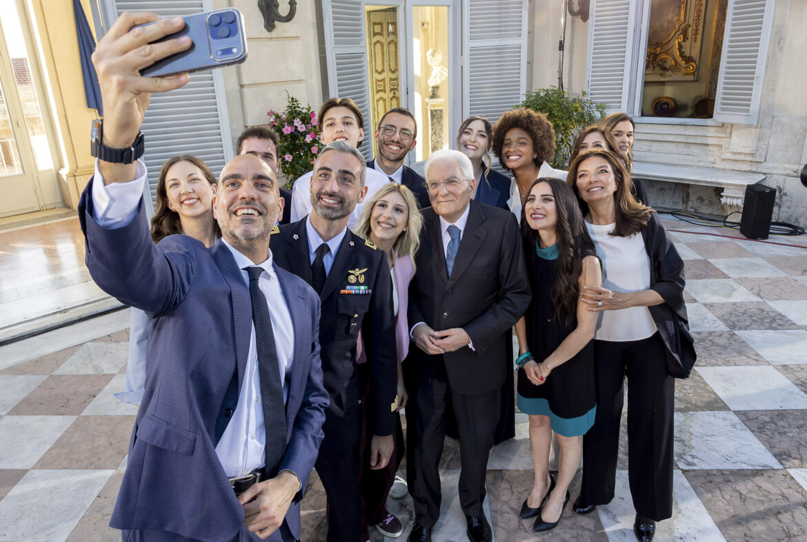 «Non c’è un problema migranti». Mattarella risponde ai giovani
