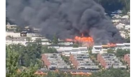 Norvegia, incendio fuori controllo: oltre 100 case distrutte