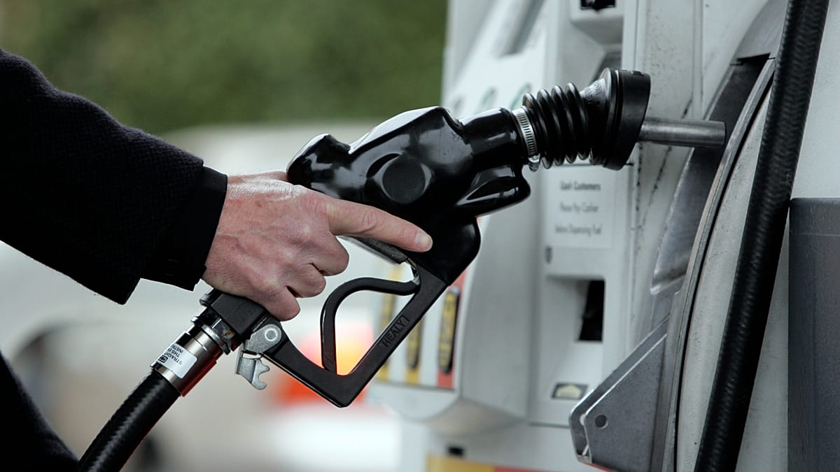 Taglio ai prezzi del carburante, come cambia la situazione in Italia e in Europa