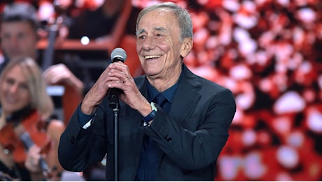 Roberto Vecchioni, la malattia e la voglia di continuare a cantare: «Statemi vicino, non potrò cantare per un po'»