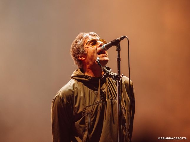 √ Liam Gallagher stronca Coldplay & Co: Brutto e folle