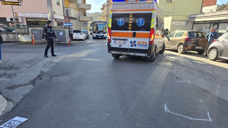 Palermo, auto in sorpasso travolge un gruppo di ciclisti: morta una donna - Open