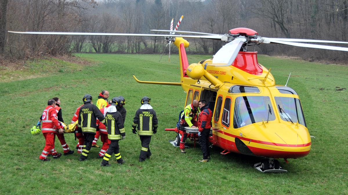 Argegno, scivola nel fiume per recuperare un pallone: muore turista tedesco