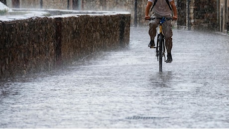 Caldo, Italia spaccata in due: nubifragi in arrivo al nord, 40 gradi al centro-sud. Quando finirà